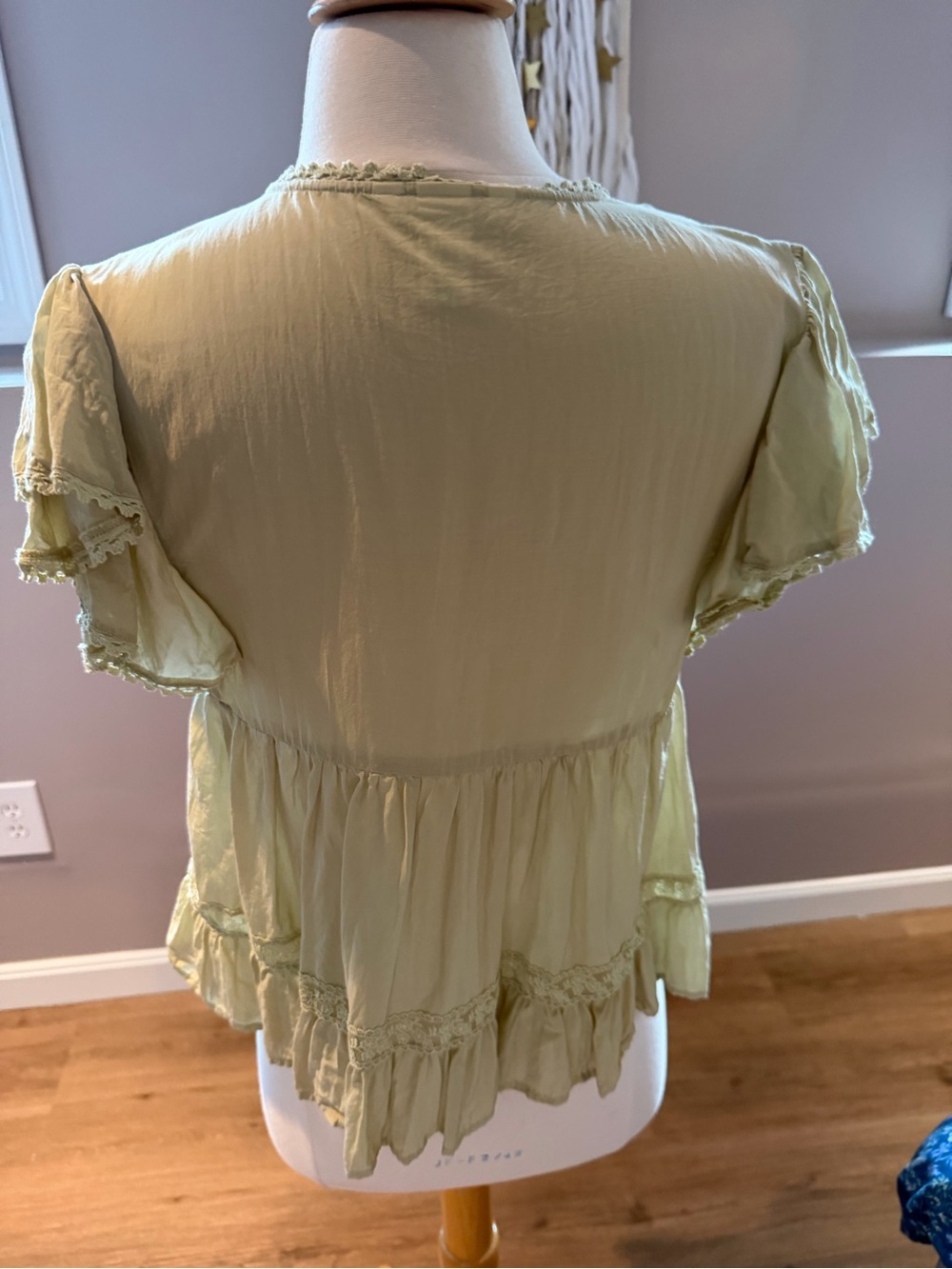 H&M Pale Green Ruffle Button-Front Top - Picture 3 of 4